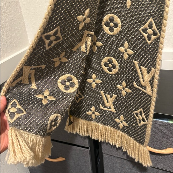 Louis Vuitton #413287 Wool Scarf Shawl LOGOMANIA MONOGRAM like new without box - Picture 5 of 9